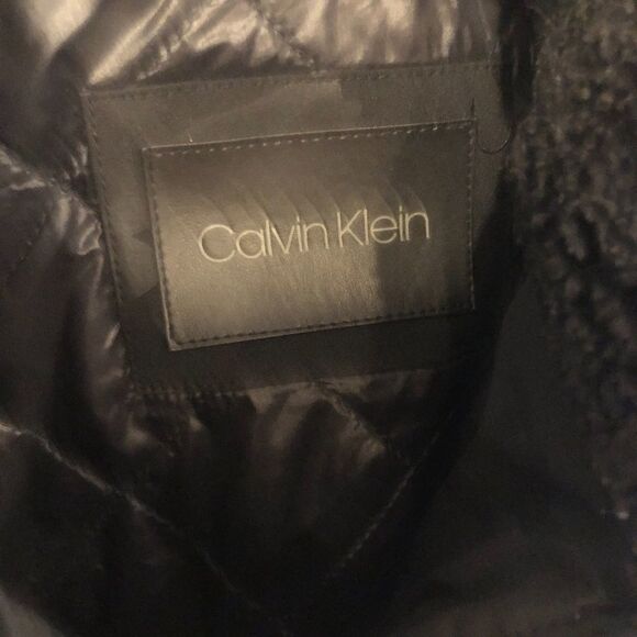 Like New
Title: Calvin Klein Women’s M Dark Grey Camo Jacket - Like New - Picture 3 of 5